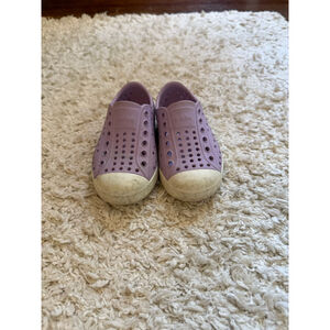 Kids Native Purple Cream Water Shoes Size 7